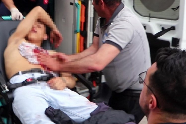 17 yaşındaki &ccedil;ocuk, 14 yaşındaki &ccedil;ocuğu bı&ccedil;akladı