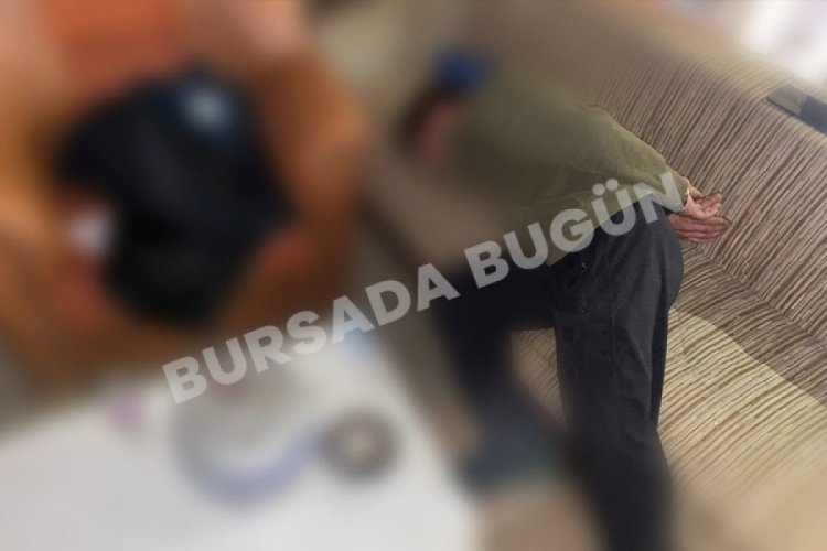 Bursa'da fidanları ayakta tutan demirleri &ccedil;aldı, jandarmadan ka&ccedil;amadı