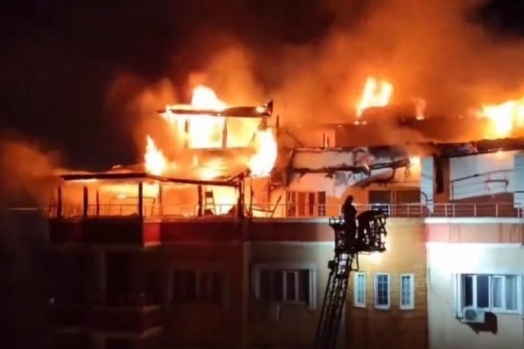 Batman'da &ccedil;ıkan yangında alevler geceyi aydınlattı