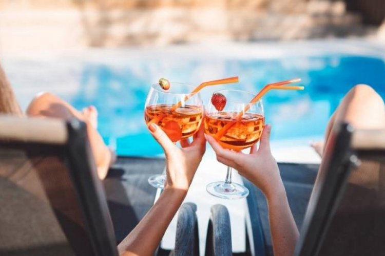 Fiyatlar turizmi de vurdu! Otel ve restoranlarda doluluk oranları d&uuml;şt&uuml;