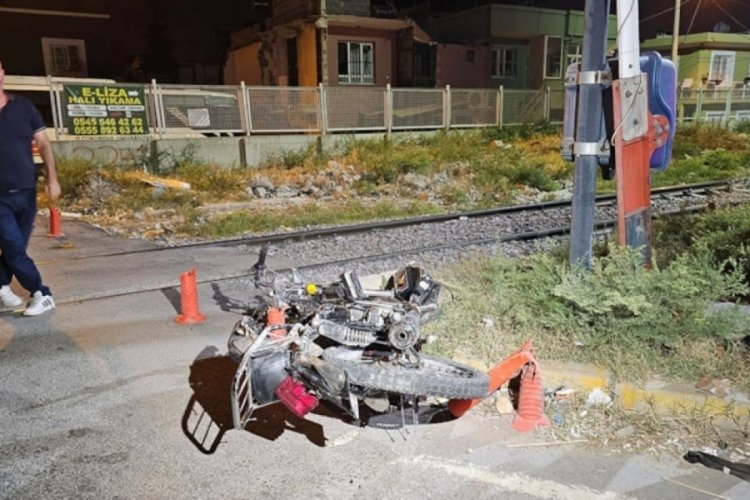 Polisten ka&ccedil;arken y&uuml;k treni &ccedil;arptı