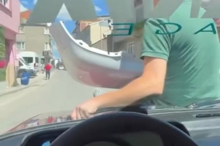 Bursa'da kaputun &uuml;zerinde elinde tuttuğu tampon ile seyahat etti