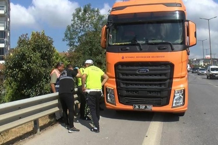İstanbul'da korkun&ccedil; olay! Seyir halindeki kamyonun &ouml;n&uuml;ne atladı