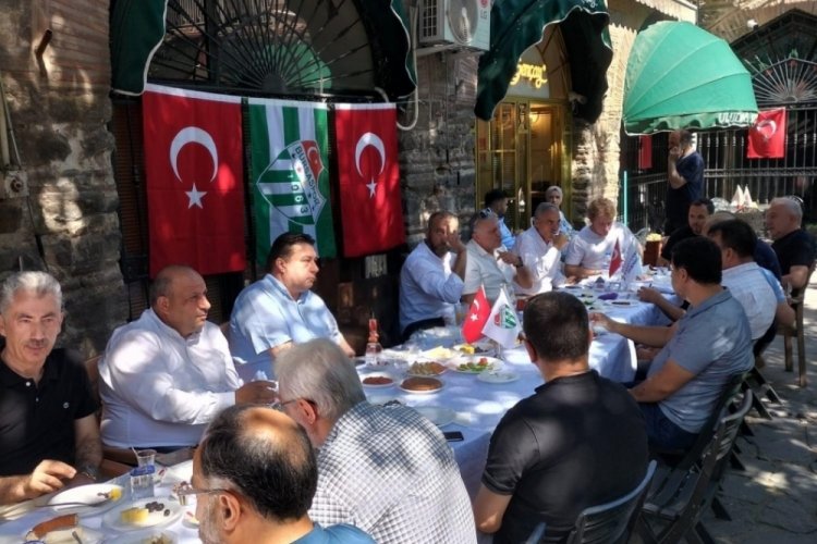 &Ccedil;arşı esnafı Bursaspor'a ''Yanındayım'' dedi