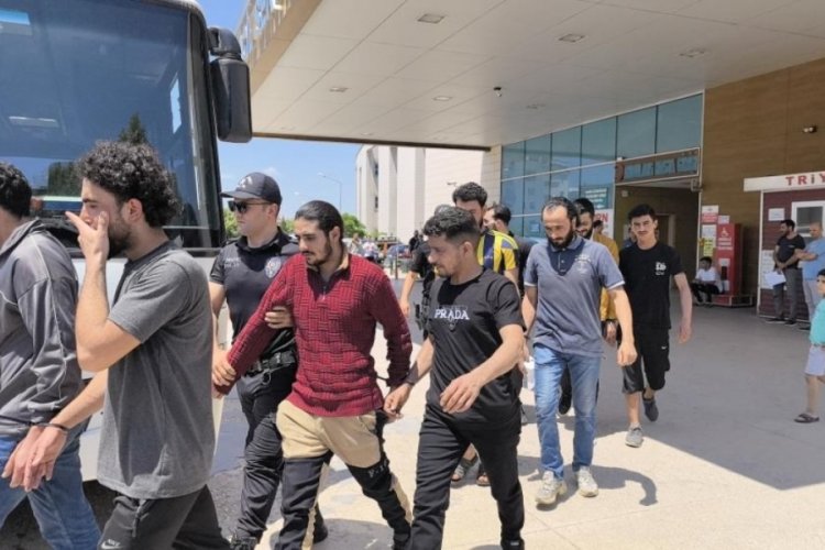 Bursa'da 10 ka&ccedil;ak g&ouml;&ccedil;men yakalandı