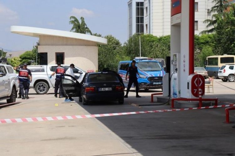 Rızası olmadan evlenen kızı ve damadını vurdu!