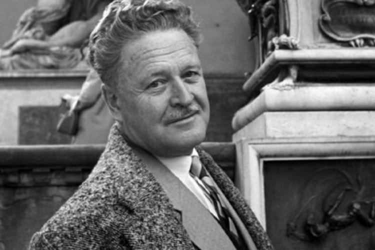 Nazım Hikmet Kimdir? Nazım Hikmet'in eserleri nelerdir? Nazım Hikmet neden öldü?