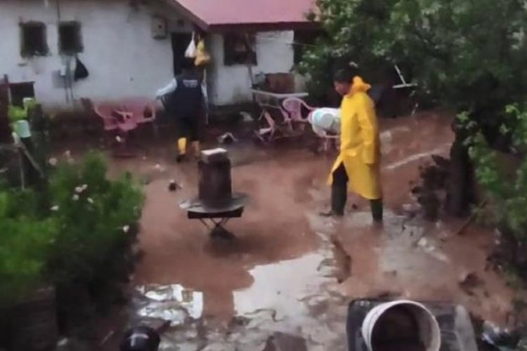 Sivas sağanak yağışa teslim! Cadde ve sokaklar g&ouml;le d&ouml;nd&uuml;