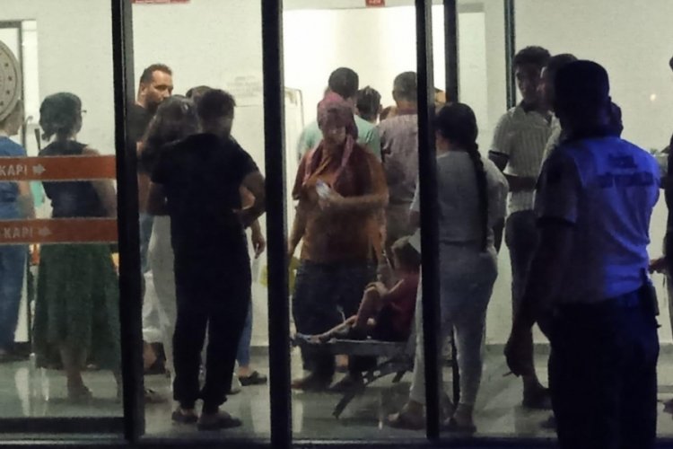 Dağdan &ccedil;ıkan kaynak suyunu i&ccedil;en yaklaşık 150 kişi hastaneye kaldırıldı