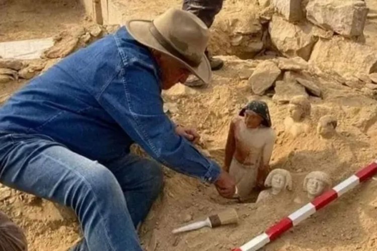 Antik mezar a&ccedil;tırmak i&ccedil;in 8 yaşındaki &ccedil;ocuğu ellerini keserek &ouml;ld&uuml;rd&uuml;!
