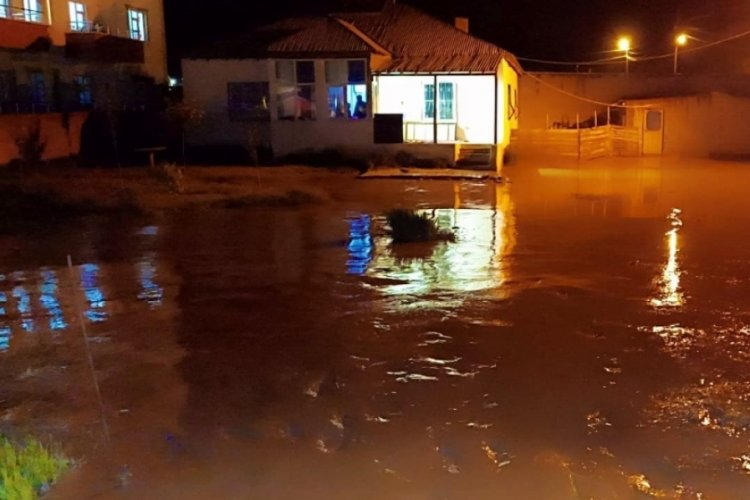 Van'da sel felaketi hayatı olumsuz etkiledi!