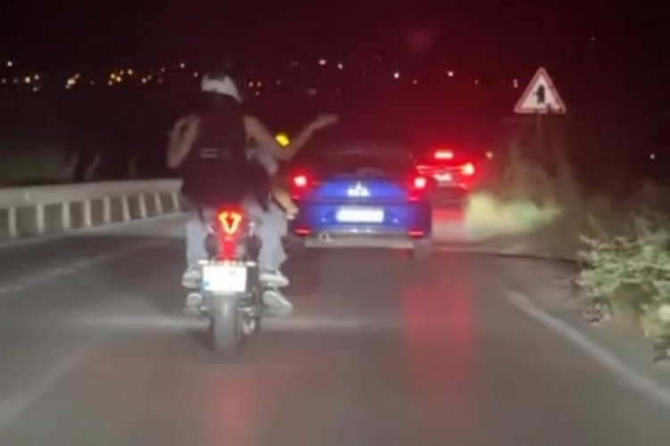 Bursa'da motosiklet sürücüsü iki tekerlekli araç üzerinde dans etti