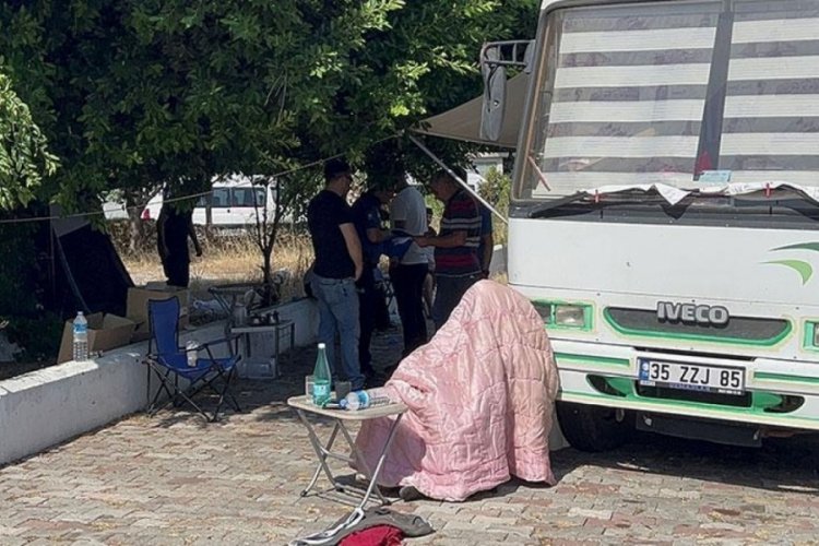 Antalya'da arkadaşını sandalyede &ouml;l&uuml; buldu