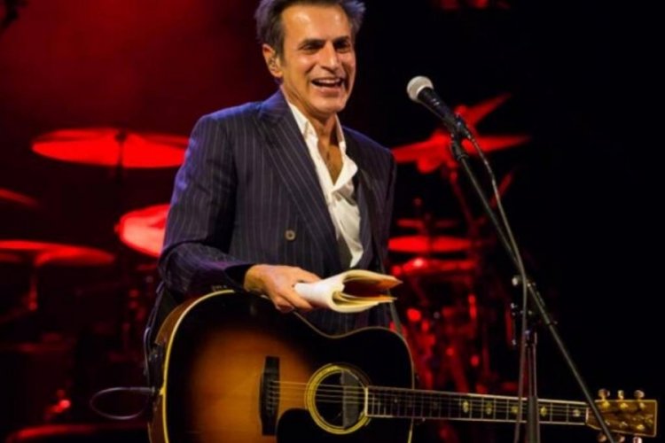Teoman &ccedil;ocuklar i&ccedil;in gitarını sattı
