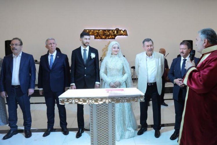 Mansur Yavaş ile Melih G&ouml;k&ccedil;ek nikah masasında!