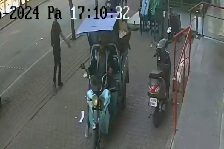 Her şey dahil hırsızlık! Motosikleti sahibiyle &ccedil;aldılar