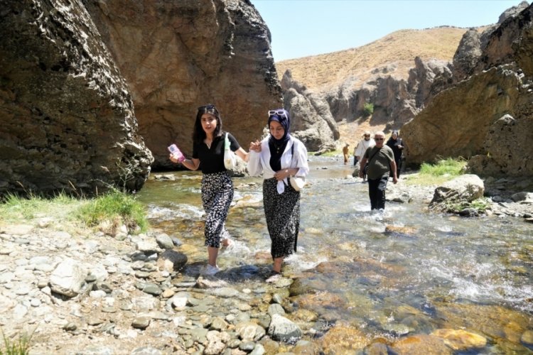 Muş'un doğa harikası ziyaretçilerin ilgi odağı oldu   