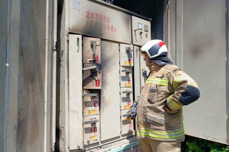Bursa'da trafoda yangın &ccedil;ıktı, mahalle elektriksiz kaldı&nbsp;