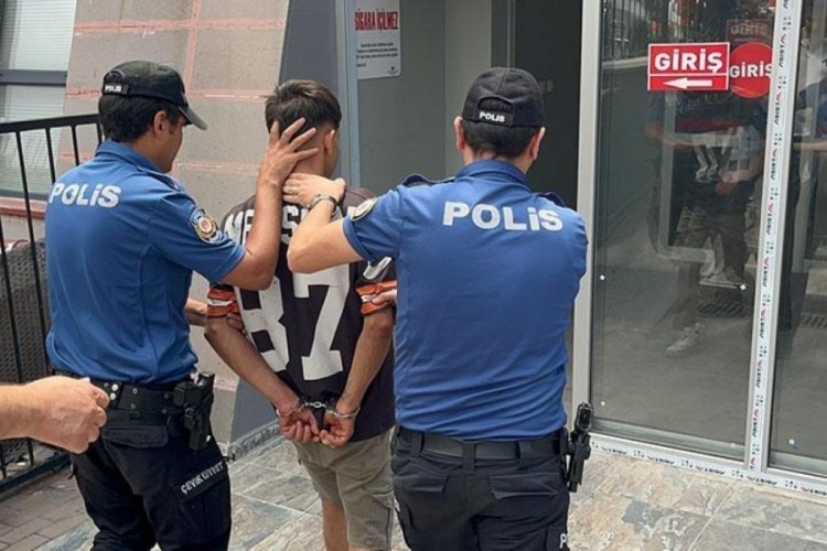 Eskişehir'de parkta kavga ettiği kişileri bı&ccedil;akladı