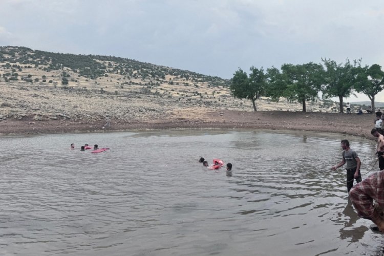Serinlemek i&ccedil;in girdikleri g&ouml;let sonları oldu! 3 kişi hayatını kaybetti