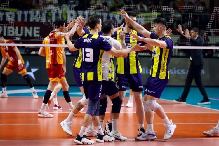 Fenerbah&ccedil;e Erkek Voleybol Takımı, 4 ismin s&ouml;zleşmesini uzattı