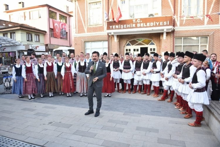 Letonyalı ve Makedon dans&ccedil;ılar Bursa'da sahne aldı