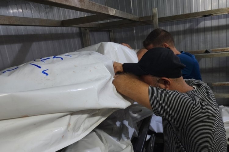İsrail, Han Yunus'ta okulu hedef aldı: 29 Filistinli hayatını kaybetti