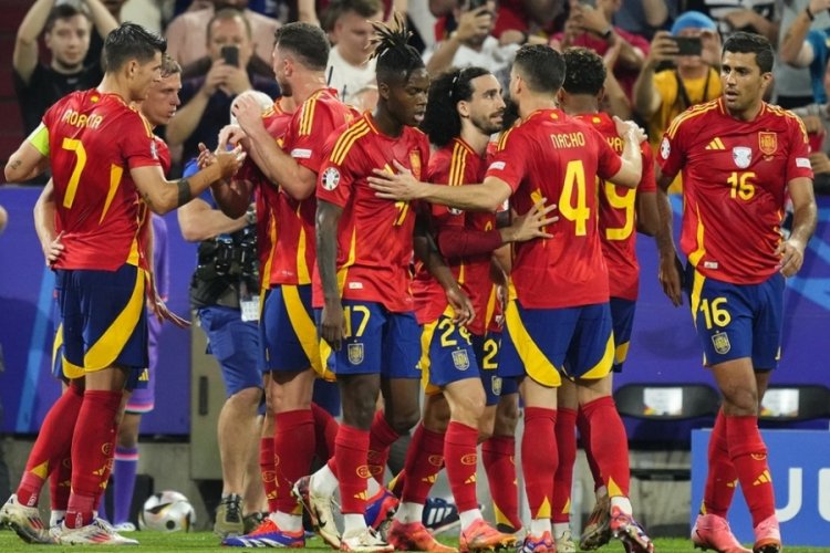 EURO 2024'te ilk finalist İspanya oldu
