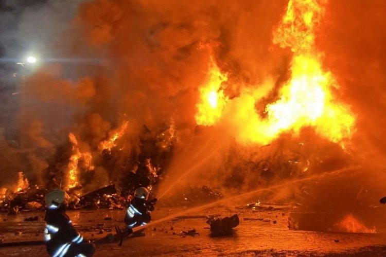 Konya'da bir evde &ccedil;ıkan yangında 2 kişi &ouml;ld&uuml;