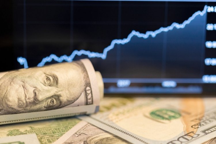 Euro rekor kırdı: Dolar zirveye yakın seyrediyor!