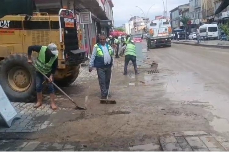 Van'da sel felaketi hayatı felç etti