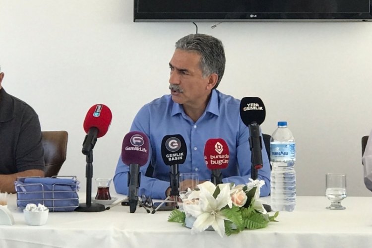 Gemlik Belediye Başkanı Ş&uuml;kr&uuml; Deviren: İyi bir şey yapsak bile nereden vurabiliriz diye d&uuml;ş&uuml;n&uuml;yorlar
