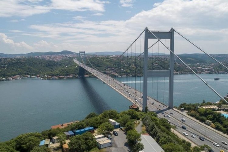 İstanbul Boğazı gemi trafiğine tekrar a&ccedil;ıldı