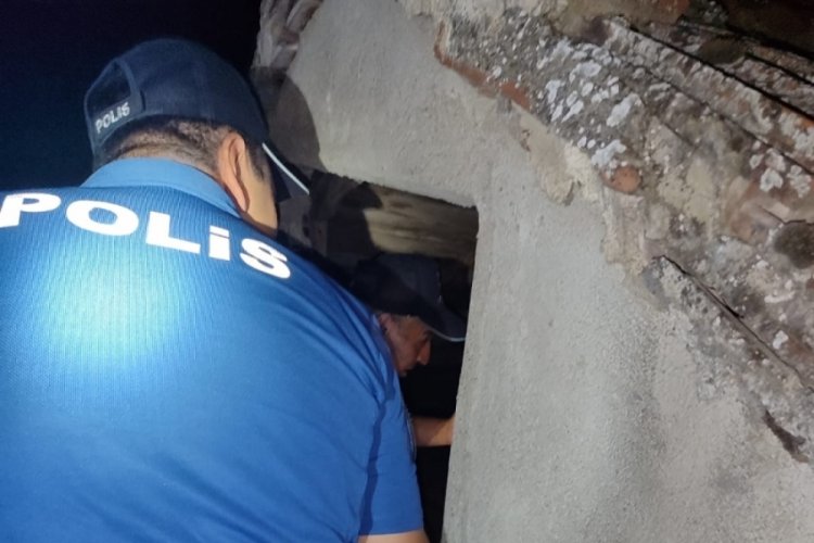 Bursa'da metruk binalar abluka altında! Polis ekiplerinden gece baskını