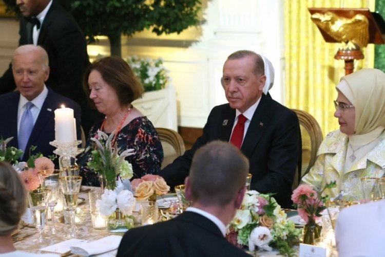 Cumhurbaşkanı Erdoğan ve eşi, Biden'ın verdiği resmi yemeğe katıldı&nbsp;