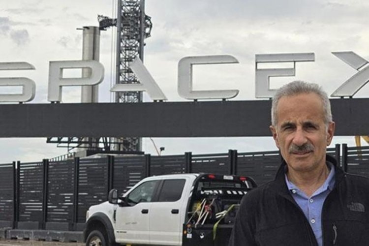 Bakan Uraloğlu, SpaceX'in &uuml;retim ve fırlatma tesisini inceledi