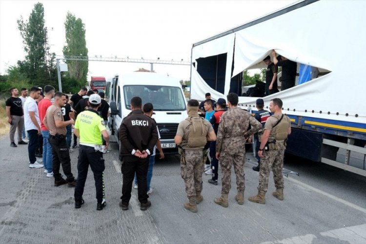Kırklareli'nde 58 d&uuml;zensiz g&ouml;&ccedil;men yakalandı