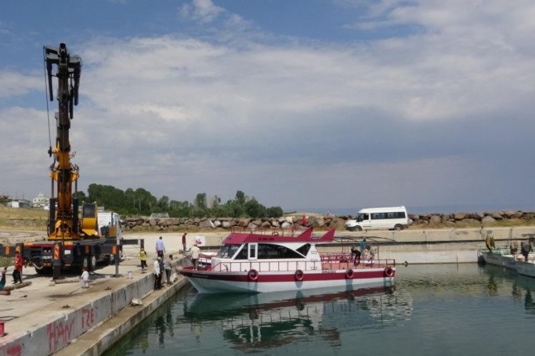 Van'da balık&ccedil;ılar yeni sezona hazır!