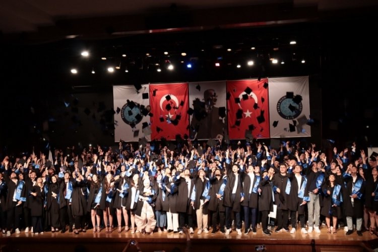 Bursa Uludağ &Uuml;niversitesi Teknik Bilimler MYO'da mezuniyet heyecanı