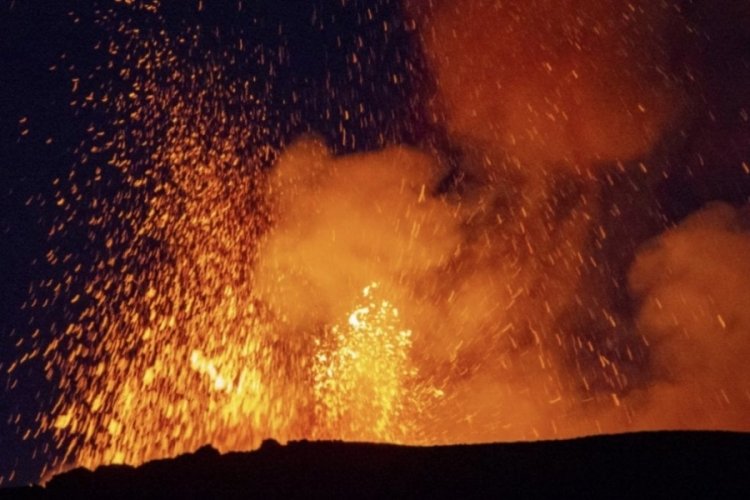 Etna Yanardağı yine patladı