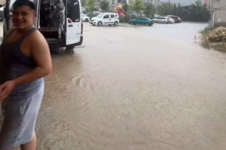 Bursa Gemlik sele teslim oldu! Her yer sular altında kaldı