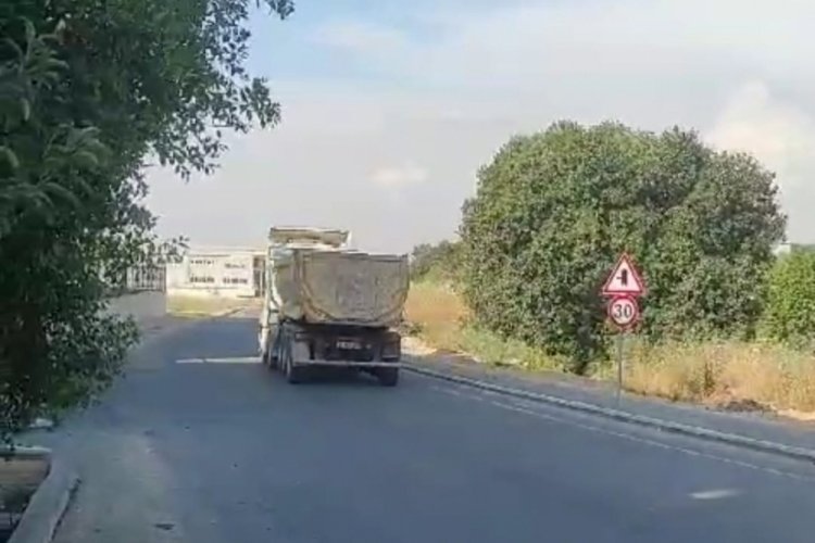 Bursa'da kuralsız şof&ouml;rler tepki &ccedil;ekti! &Ouml;l&uuml;me davetiye &ccedil;ıkardılar