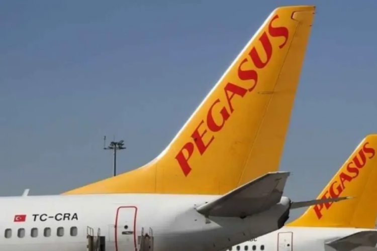 U&ccedil;ak 5 saat r&ouml;tar yaptı, 2 yolcu bayıldı!