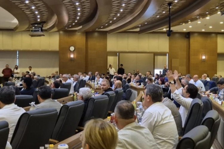 Bursa B&uuml;y&uuml;kşehir Belediye Meclisi'nde gerginlik