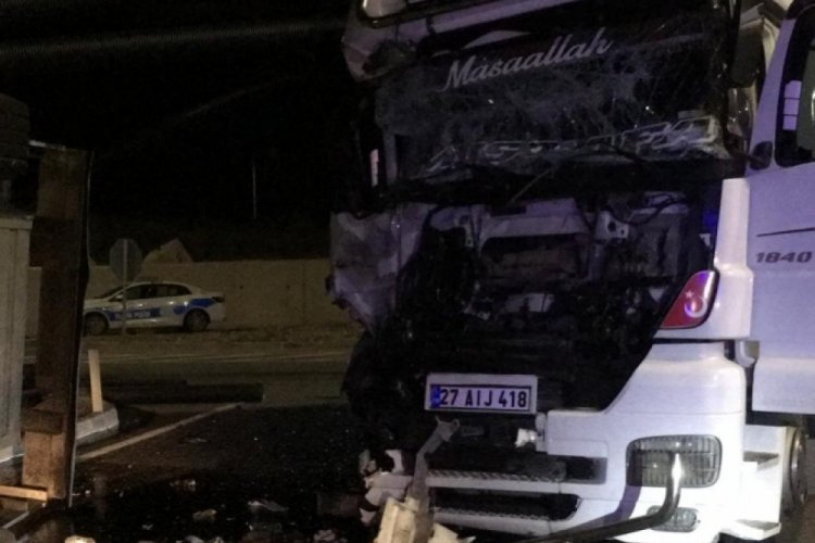 Amasya'da tırlar &ccedil;apıştı