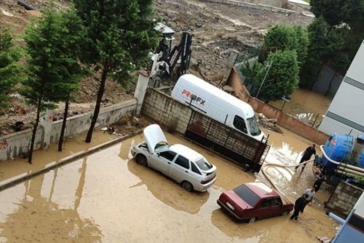 Kocaeli'nde sel felaketi! Su baskınlarına sebep oldu