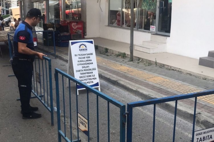 Kurallara uymayan pazarcı esnafının tezgahı kapatıldı