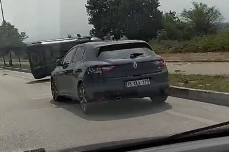 Bursa'da ara&ccedil; yan yattı!