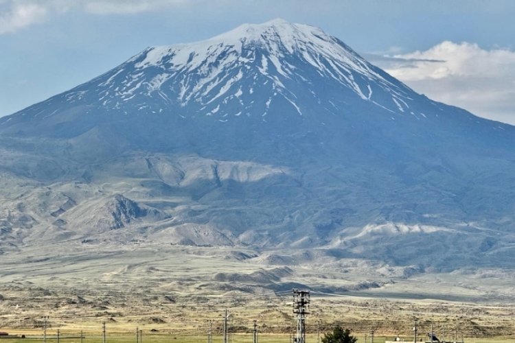 Ağrı Dağı'nın eşsiz manzarası mest ediyor