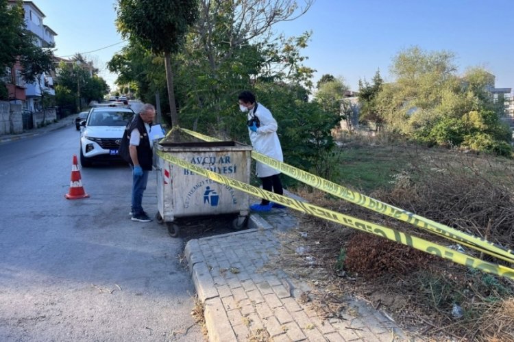 Yeni doğan bebeği &ccedil;&ouml;p poşetine koyup, konteynere bırakmışlar